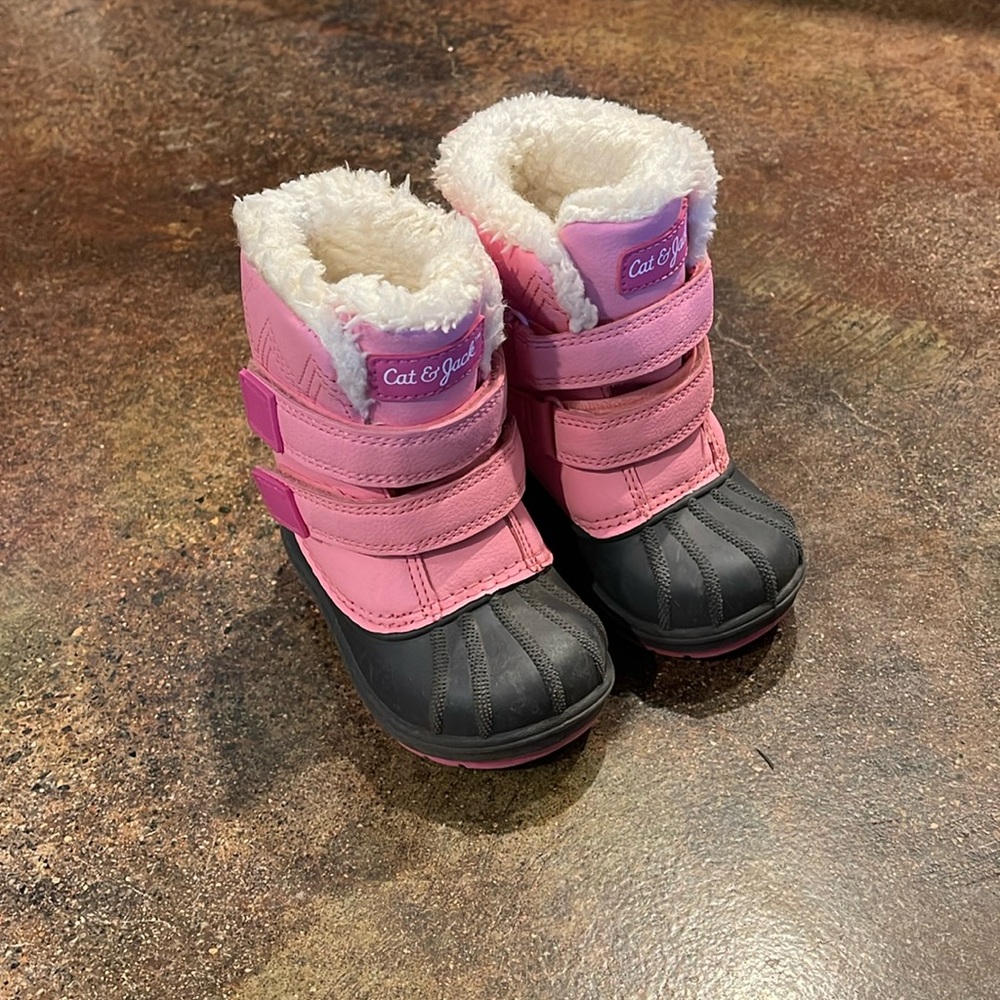 Snow boots size 5